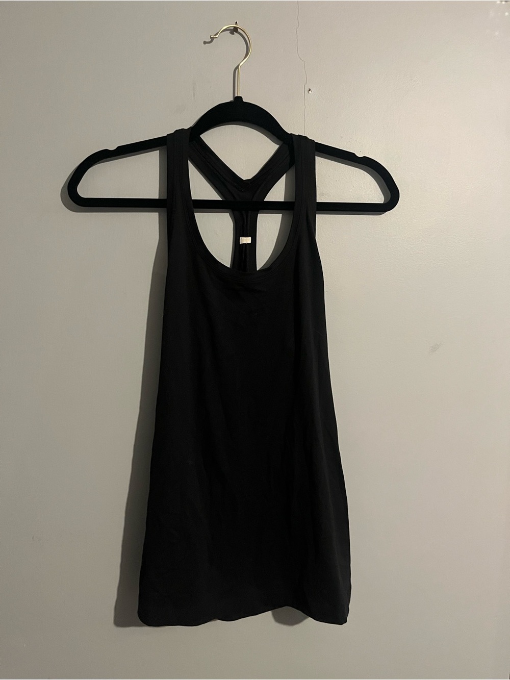 lululemon athletica Black Crossback Tank Top size 8 form fitting lightweight
